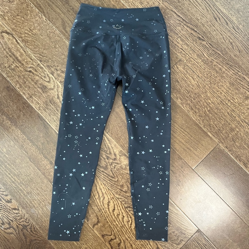 Beyond Yoga Small Butterfly Shine & Tossed Star High Waisted 7/8 Midi Leggings - Picture 11 of 16
